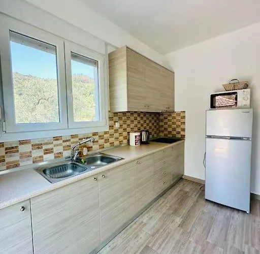 Olive Deluxe Golden * Chrisi Ammoudia
